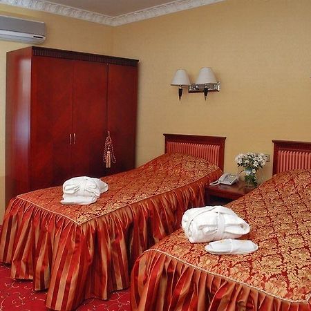 Royal Medical Cezar Hotel Truskavets Exterior photo