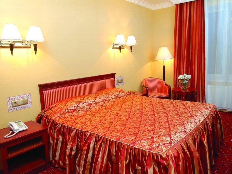 Royal Medical Cezar Hotel Truskavets Exterior photo